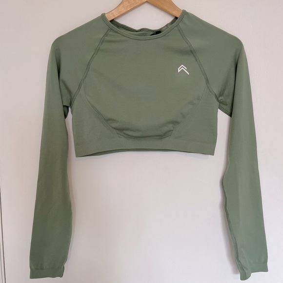 ONER ACTIVE CLASSIC CROPPED LONG SLEEVE TOP SAGE MEDIUM NWT - Picture 1 of 9
